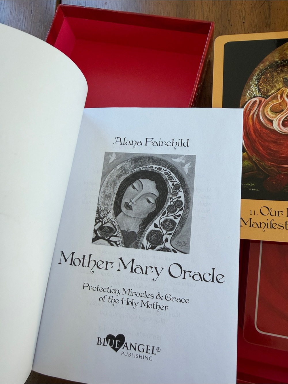 Mother Mary Oracle Guide Book - Picture 5 of 5